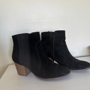 Black suede ankle boots - W9